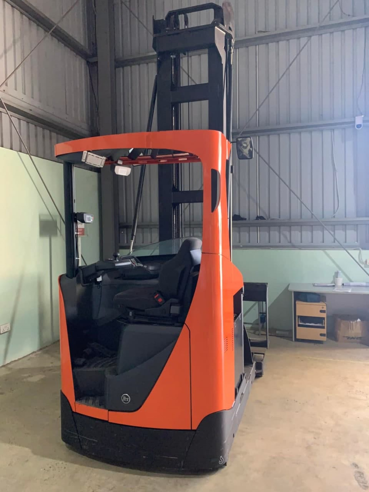 Outdoor electric front forklift truck