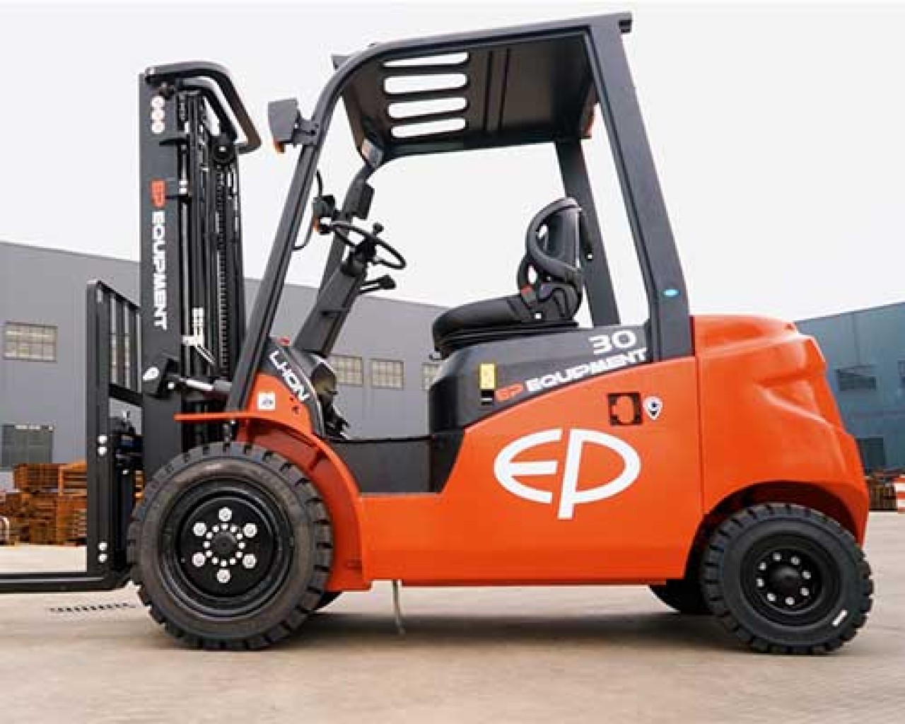 Outdoor electric front forklift truck