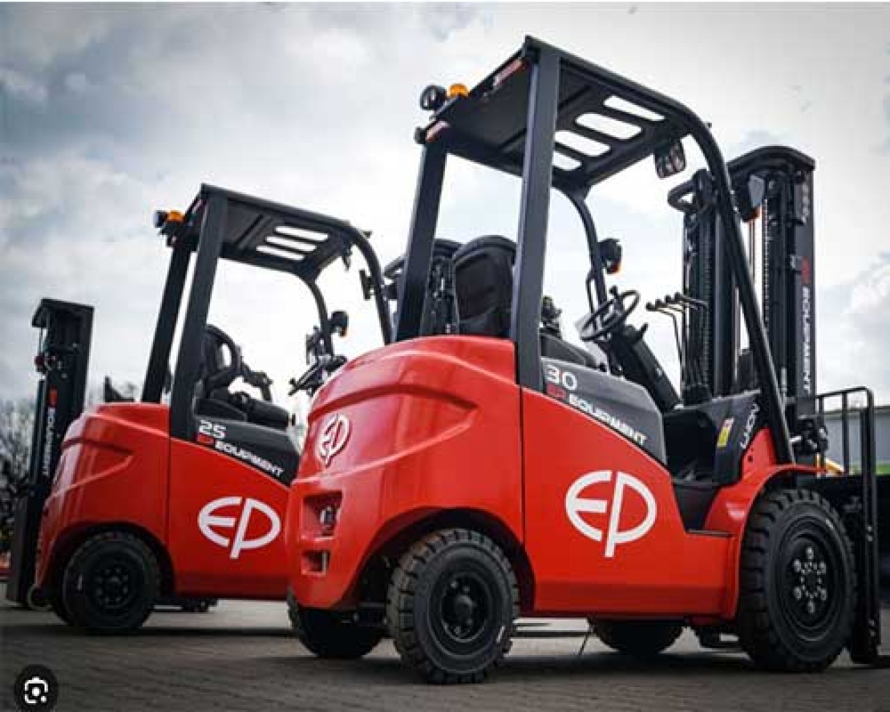 Outdoor electric front forklift truck